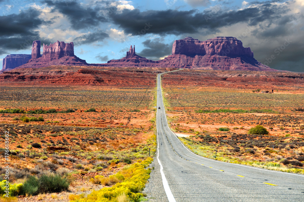 Naklejka premium Monument Valley on the border between Arizona and Utah in United States
