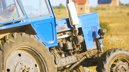 the tractor Ripping Ground photo