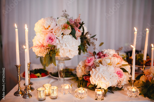 Table decor with white flowers and candles for a wedding party