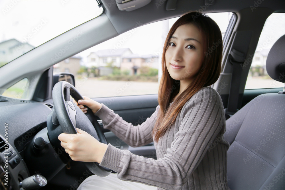 自動車と女性
自動車と女性