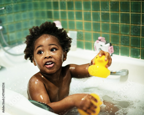 Slika na platnu African descent kid bathing