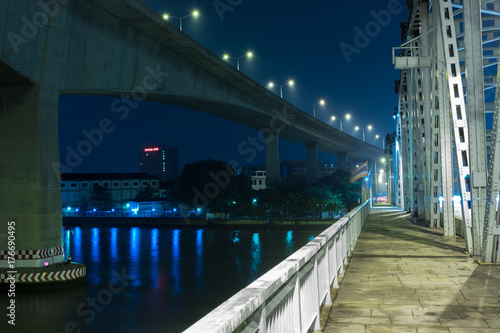 Street on the bridge : 夜・鉄橋・散歩・道路・イルミネーション