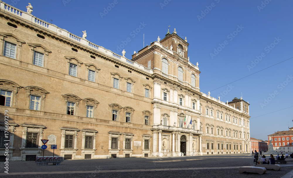 Modena, palazzo Ducale piazza Grande