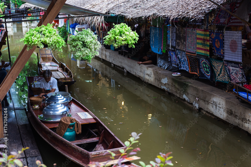 Obraz premium 水上マーケット・小舟・風景