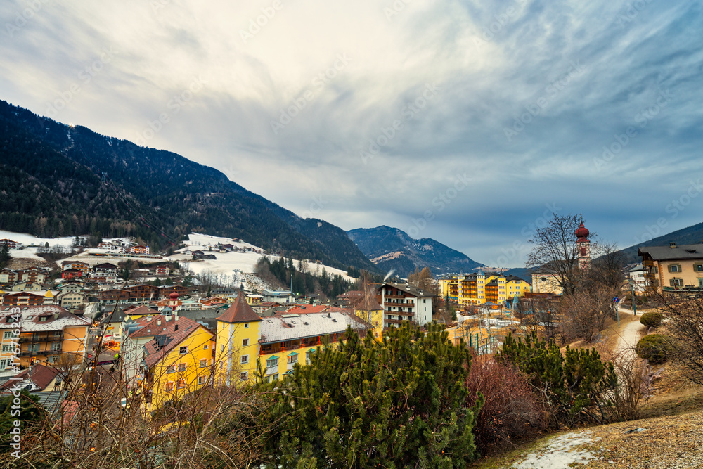 Obraz premium sunset on alpine village