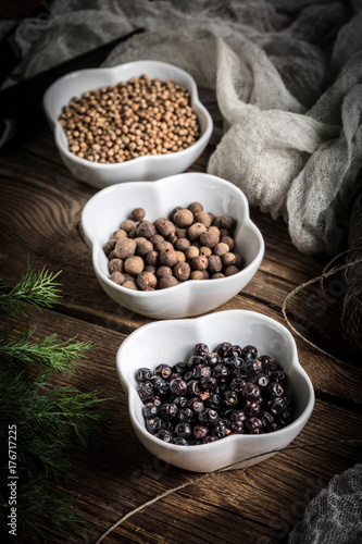 Grain of the herbs in the little bowl.