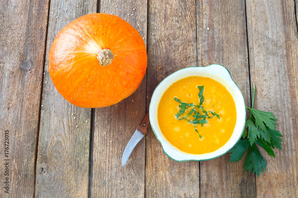Kürbis- Suppe Kürbis- Suppe