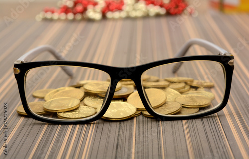 Eye Glass with gold coins - Analysis concept
