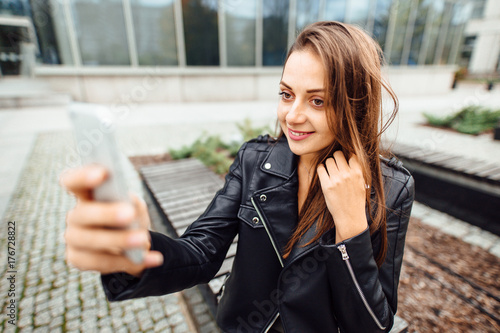 Free Download Pretty girl take a selfie on the beanch - GFXLoad