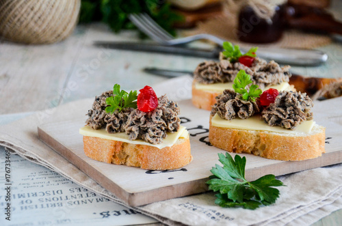 Bread with liver pate