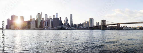 Panoramic view at Brooklyn Bridge view and Manhattan skyline, USA © BGStock72