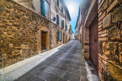 Fototapeta Naklejka Na Ścianę i Meble -  Narrow street in Montalcino