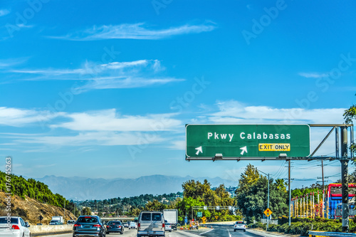 Parkway Calabasas exit sign on 101 freeway