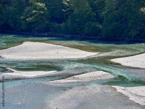 Kiesbänke in der Aare bei Bern