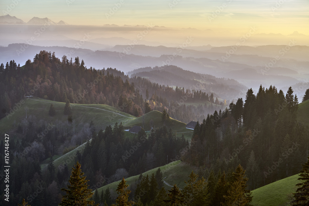 Obraz premium Blick aufs Emmental von der Lüderenalp aus