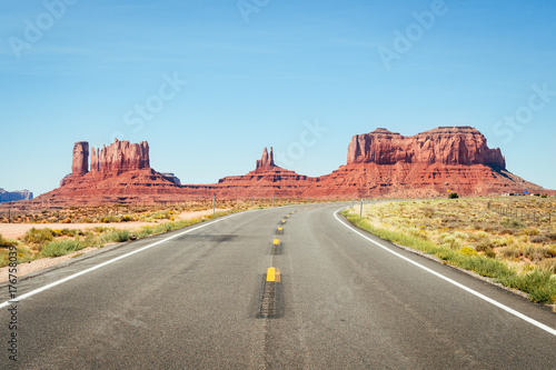 road to monument valley, arizona