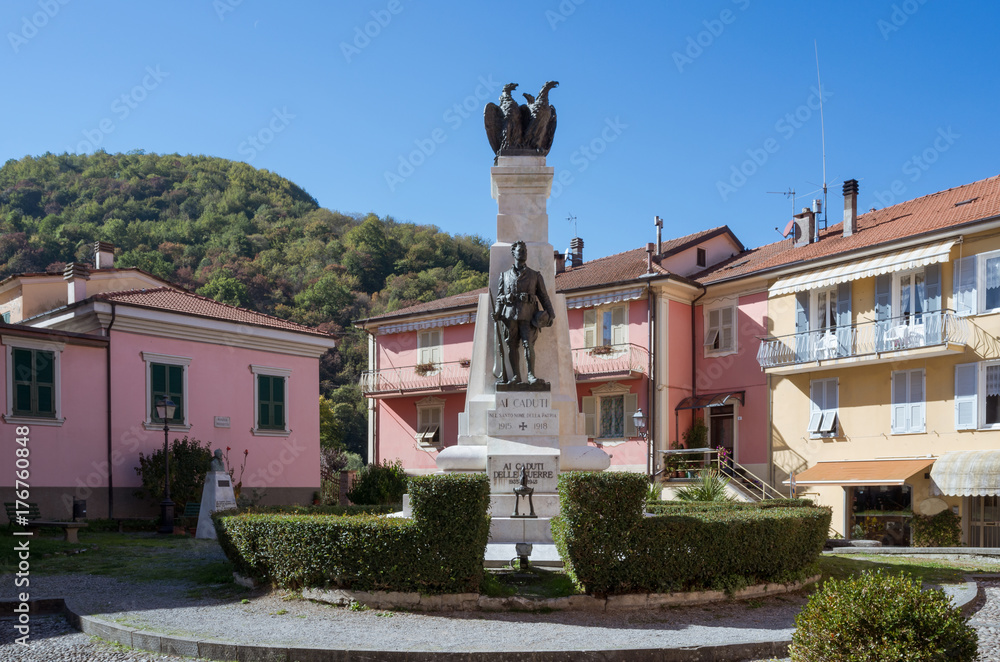 Varese Ligure, monumento ai caduti