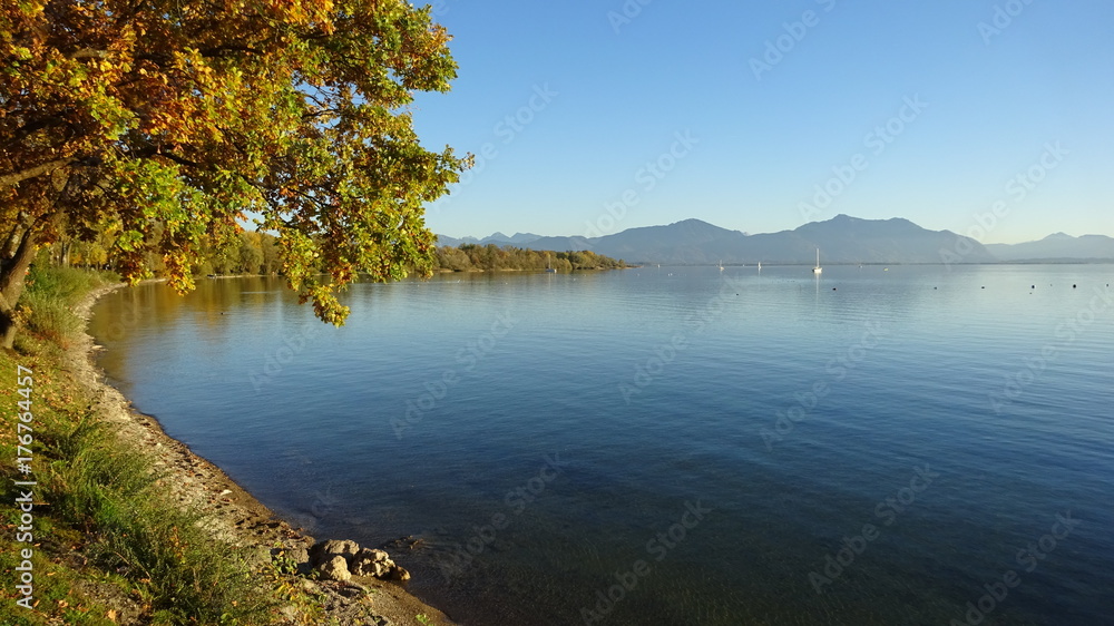 DER CHIEMSEE. Herbstliche Stimmung am Chiemsee. DER CHIEMSEE. Herbstliche Stimmung am Chiemsee.