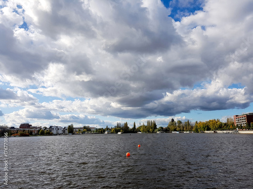 Stadtpanorama am Rummelsburger See in Berlin photo