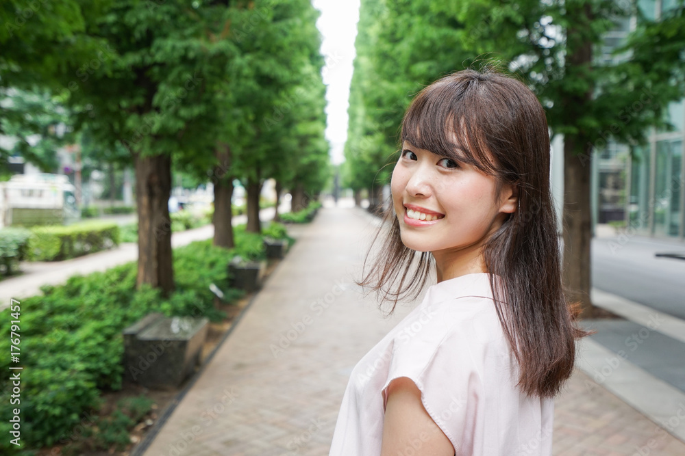 Naklejka premium Young woman walking on street