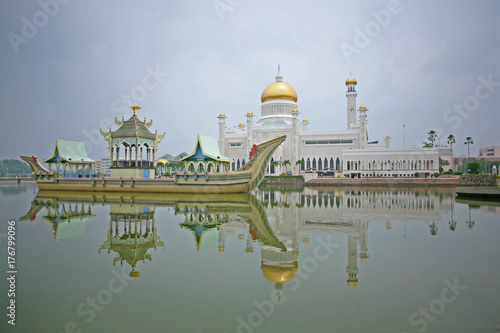 The mesmerizsing Omar Ali Saifuddien Mosque in central Brunei, Borneo