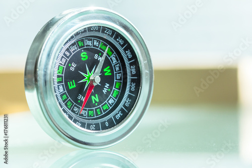 Obraz na płótnie Metal Compass
