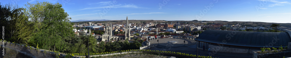 Panorámica de la ciudad de Burgos, España. 