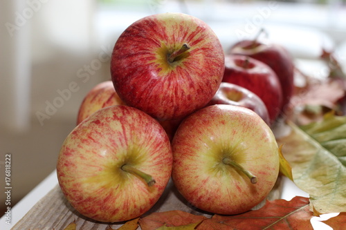 apple, fruit, food, fresh fruit, fresh food, heakthy food, autumn, autumnal, lovely autumn, vegetarian food, autumn time, lovely autumn,red apple, juicy apple,juicy fruit,apples photo