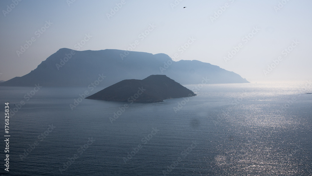 Une petite ile au milieu de la baie