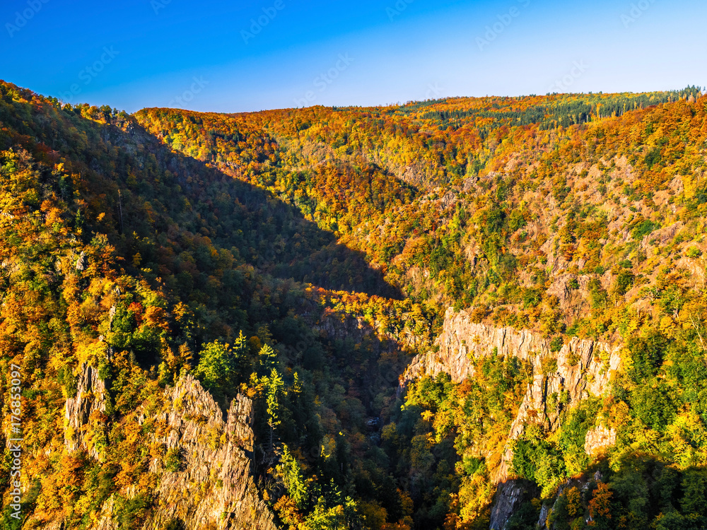 Blick von der Rosstrappe auf Bodetal im Herbst