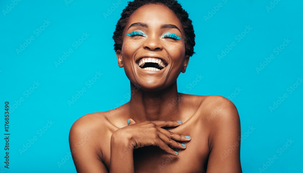 Cheerful young woman with vibrant makeup - obrazy, fototapety, plakaty 