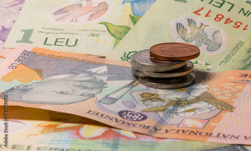 Romanian coins and banknotes, close-up