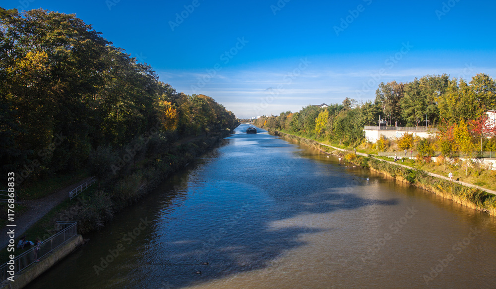 Mittellandkanal im Herbst