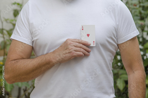 El corazón te diera