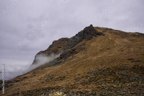 Fototapeta Naklejka Na Ścianę i Meble -  Der Nebel kommt in die Österreicher Alpen