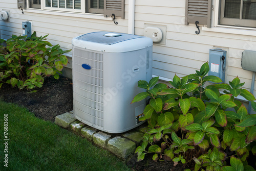 Heating and air conditioning inverter used to climatize  a home