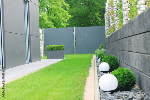 Garten, moderner Garten, Fasade, Haus