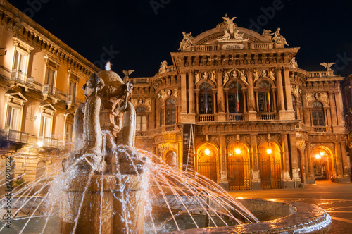 Obraz na plátně Landmarks of Catania: night view of the fountain of Dolphins in Piazza teatro Ma