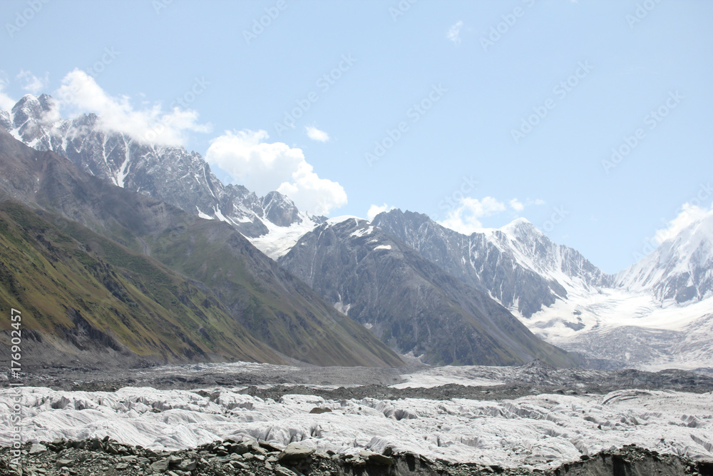 Obraz premium Rakaposhi Glacier Campsite - Pakistan