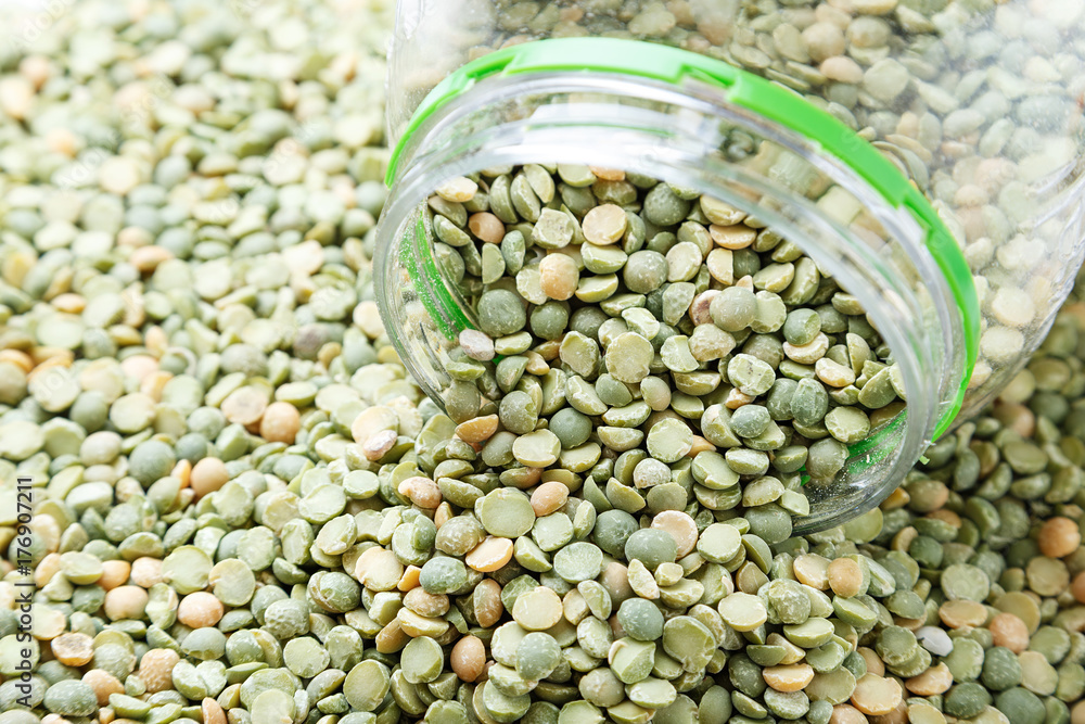 Fototapeta premium dry green peas