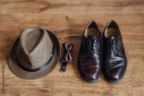 Groom's accessories: shoes, hat, butterfly