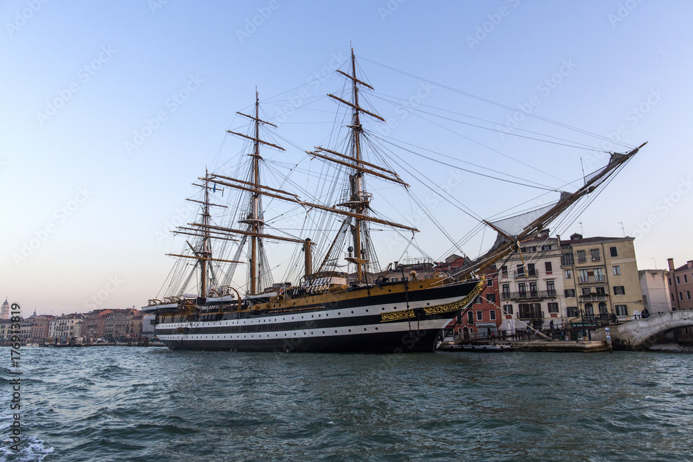 Amerigo Vespucci Nave