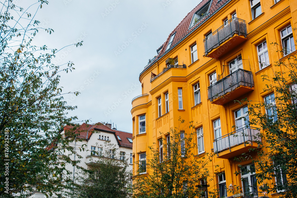 Fototapeta premium orange and white buildings in a row on cloudy day