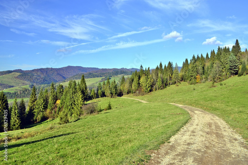 Fototapeta Naklejka Na Ścianę i Meble -  Autumn  landscape. Pieniny Mountains, Poland.