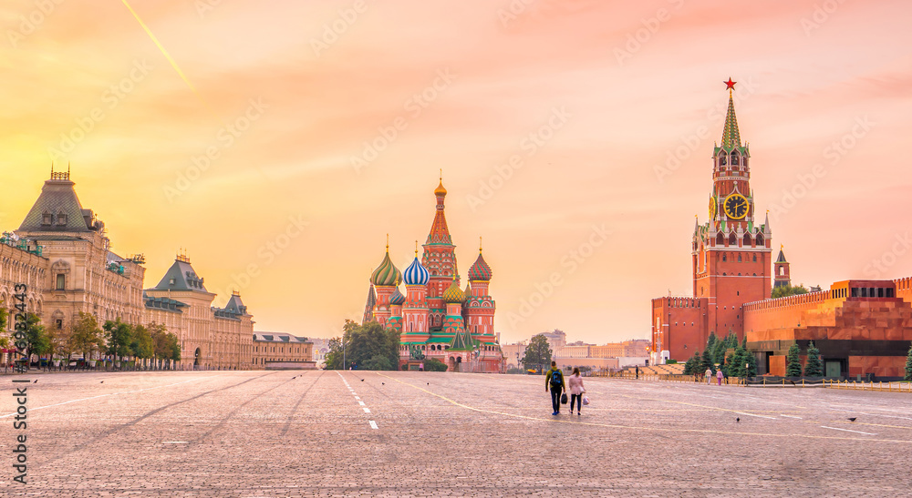 Basil's cathedral at Red square in Moscow - obrazy, fototapety, plakaty 