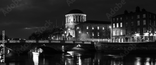 Photography Four Courts building in Dublin, Ireland at night