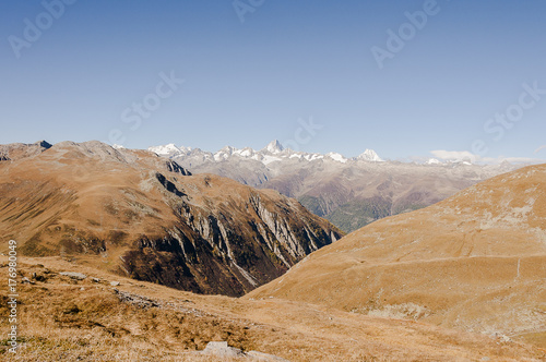 Nufenenpass, Nufenen, Passstrasse, Bergstrasse, Alpen, Wallis, Tessin, Wanderweg, Herbst, Schweiz  photo