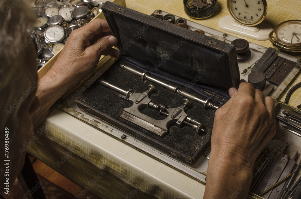 Old watchmakers discount