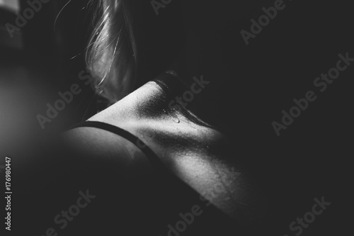 girls shoulder in black and white