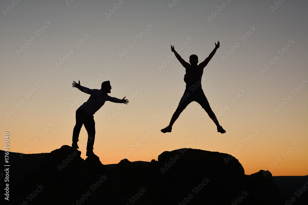 climb success in dangerous rocks